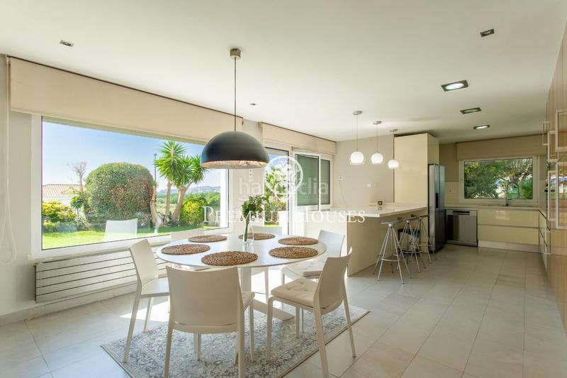 Foto 82eb0bcc-8ab2-4de7-ac95-cfc71eb7166a. House with heating pool in Alella