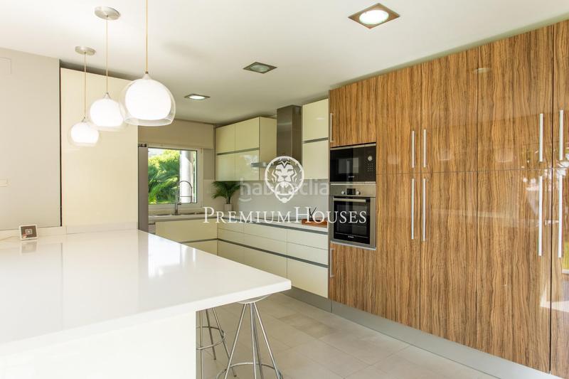 Foto d64d457d-b382-442f-a32e-da092f4b4fd5. House with heating pool in Alella