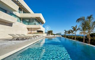 Rent House in Roca Grossa. El carácter de la piedra natural con vistas de vértigo en alquil