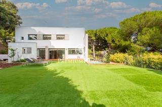 Miete Haus in Sant Vicenç Centre. Casa de diseño minimalista con vistas al mar  en sant vicenç de