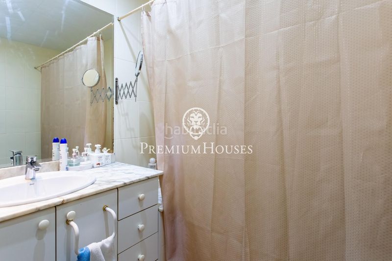 Foto 19d5a710-faec-4474-a7ed-39c7b31aefba. Casa adossada amb aparcament a Teià