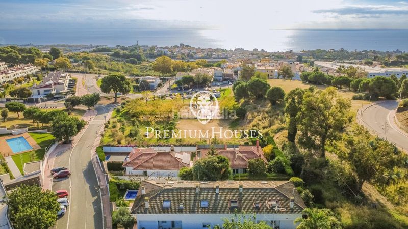 Foto 695d04a0-a607-4d05-a09f-dcc5e74cba06. Casa adossada amb aparcament a Teià