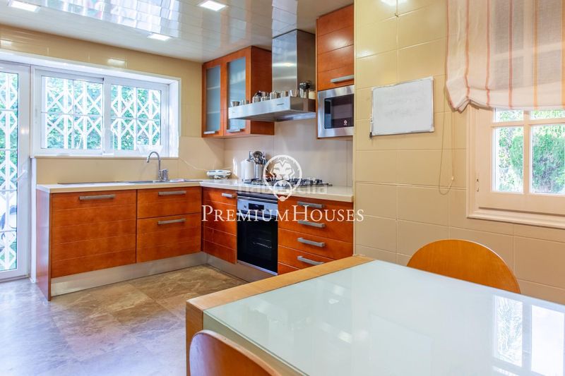 Foto f5cc8068-a94e-4070-869e-651de74ded73. Casa adossada amb aparcament a Teià