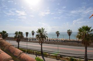 Location Maison jumelée à Zona Industrial i Agrícola. Casa en vilassar de mar en primera línea de mar