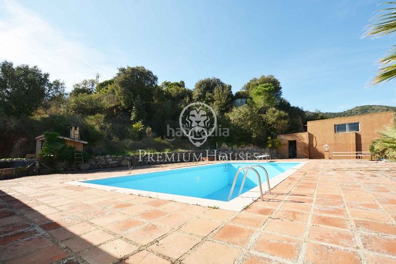 Foto 1bf910d6-ec41-43a0-a0c4-b393ed366a95. Casa amb calefacció aparcament piscina a Alella