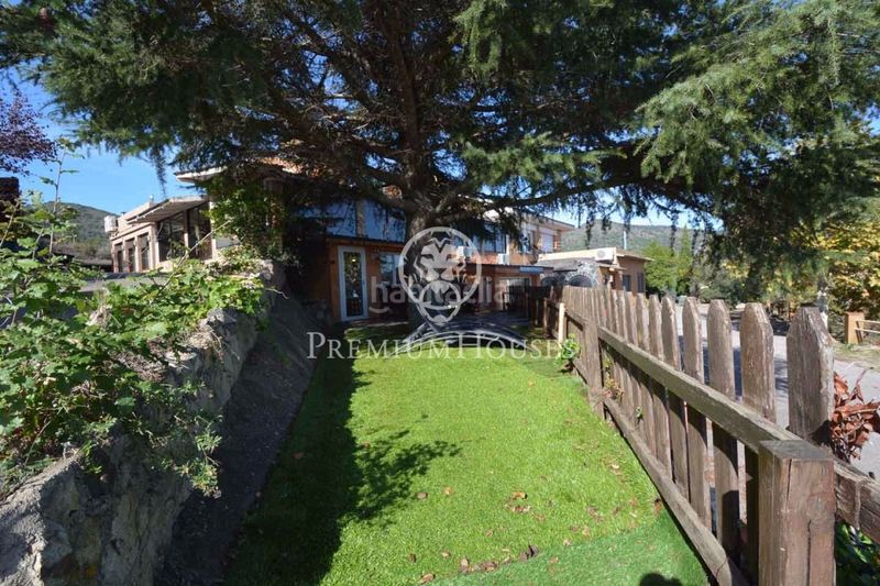 Foto 4bf9ae9c-eb35-4efe-866d-a3e19caebc68. Casa amb calefacció aparcament piscina a Alella
