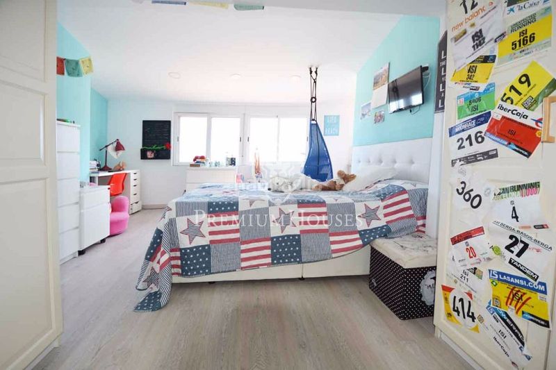 Foto d6bc3607-7871-41ee-ad5d-8644e7c534e0. Casa amb calefacció aparcament piscina a Alella