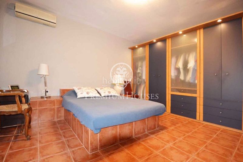 Foto f56a5359-f9db-49f3-bb3f-989b4cc2c3bb. Casa amb calefacció aparcament piscina a Alella