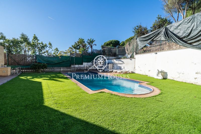 Foto 1e16aa9e-b5a2-4c42-81bb-88fda6766866. Casa amb calefacció aparcament piscina a Canet de Mar