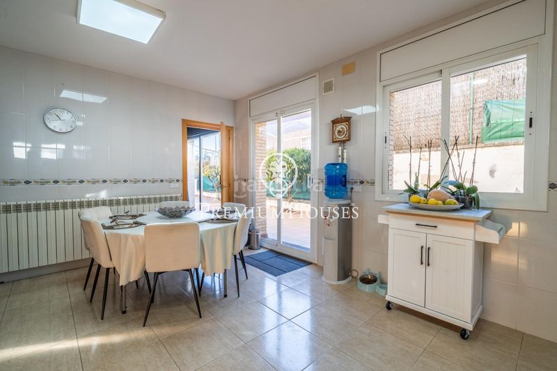 Foto 299010f3-c745-42c0-9e1d-ff6a9163cedb. Casa amb calefacció aparcament piscina a Canet de Mar