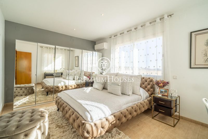 Foto 9477d410-c1b1-45e8-b203-1d5a76bb8c3f. Casa amb calefacció aparcament piscina a Canet de Mar