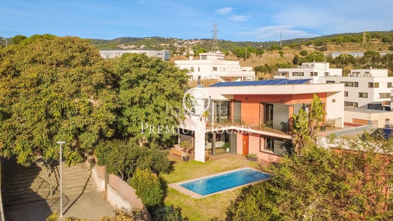Foto e611c42e-2bf4-4a6a-86da-7a06fc83f66a. Casa amb aparcament piscina a Vallveric Mataró