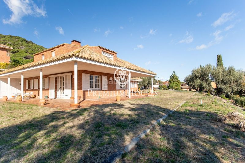 Foto b33d275a-f000-4d10-8a28-e0cb7d106d1f. Casa amb aparcament a Nucli Urbà Argentona