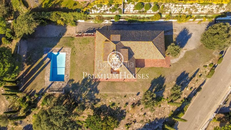 Foto c5e12a3b-c529-4638-9217-b4b43bebebcf. Casa amb aparcament a Nucli Urbà Argentona