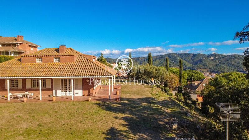 Foto c8ddb530-fdb9-4660-8879-b141d157e3e3. Casa amb aparcament a Nucli Urbà Argentona