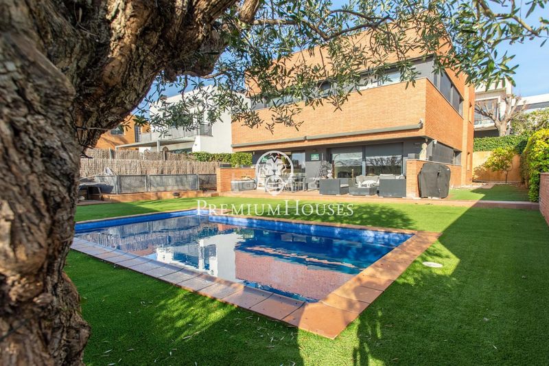 Foto f4b98dca-9c0f-427c-ac31-5211076ce864. Casa amb piscina a Teià