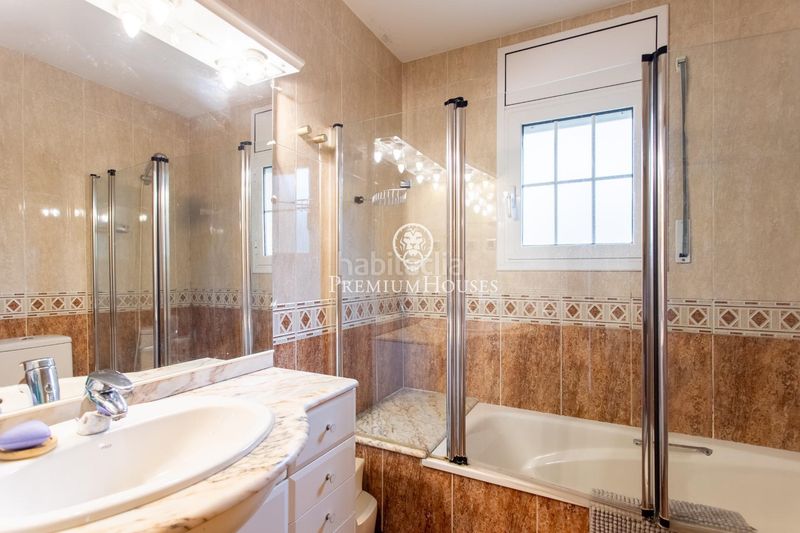 Foto a9de5e87-92a2-4426-b025-088e82772188. Casa amb calefacció aparcament piscina a Teià