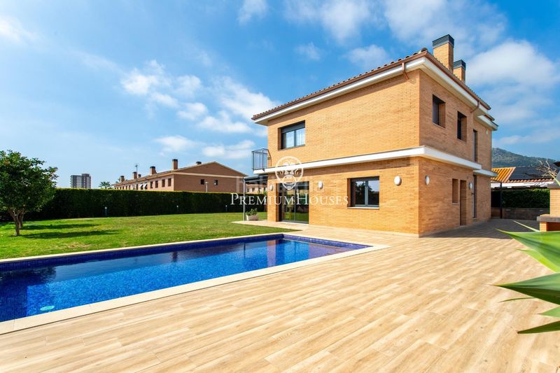 Foto 48099ae3-d020-41e5-847a-693b744a5283. Casa amb calefacció aparcament piscina a Cabrera de Mar