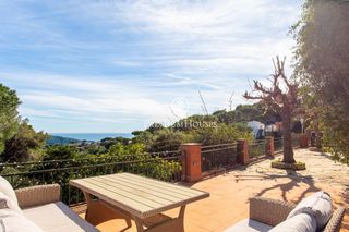 Haus in Sant Cebrià de Vallalta. Casa en venta con apartamento en sant cebria de vallalta