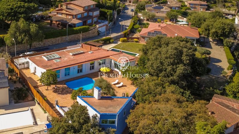 Foto 1429fe14-eb87-4cd2-b967-91007c07a59e. Casa amb calefacció aparcament piscina a Nucli Urbà Argentona