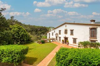 Mas à Sant Iscle de Vallalta. Masía exclusiva con múltiples edificaciones en sant iscle