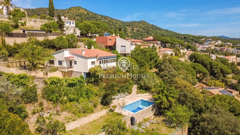 Foto 4788f4c8-9e6c-4d22-aaed-d55e04d0347d. Casa amb aparcament a Alella