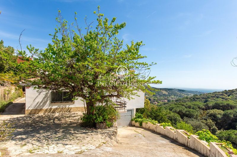 Foto aaac2000-234e-4f95-a4d0-2f7d18e6f22a. Casa  con vistas espectaculares en venta en Alella