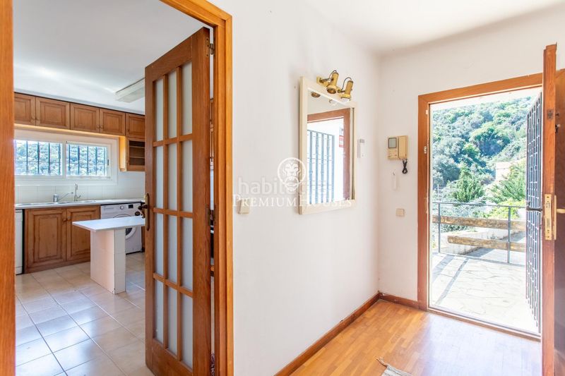 Foto f6822303-e1f7-43b6-af23-7a210a803138. Casa amb aparcament a Alella
