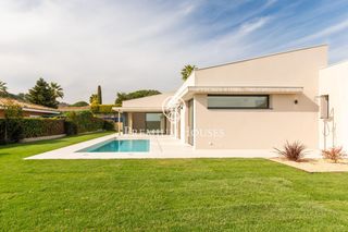 Casa a Supermaresme. Exclusiva casa en venta de una sola planta en supermaresme golf