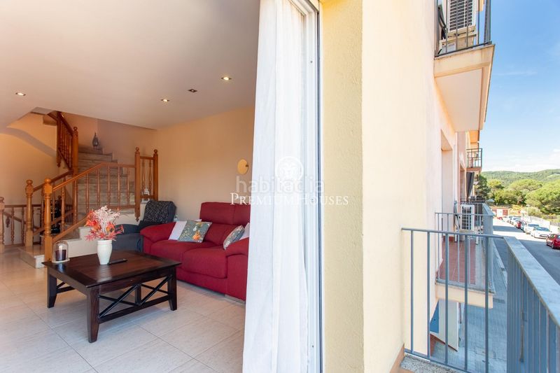 Foto 3d05bfe9-c3c7-4818-aafc-fa53ba591031. Casa adossada amb aparcament a Nucli Urbà Argentona