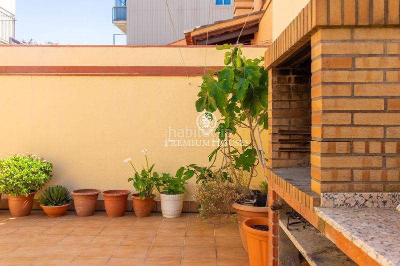 Foto 4a4ca3ba-0c54-4b09-ac29-32d3eb456223. Casa adossada amb aparcament a Nucli Urbà Argentona