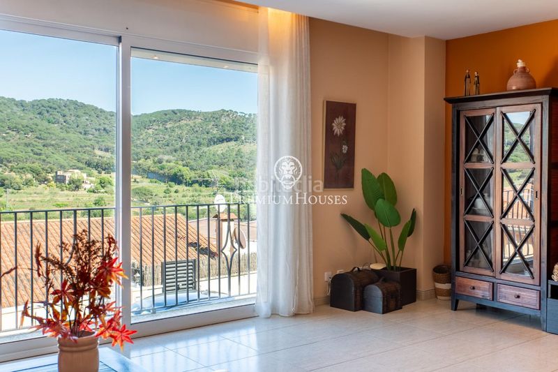 Foto 503a7d29-1506-494f-8ec4-87c571919906. Casa adossada amb aparcament a Nucli Urbà Argentona