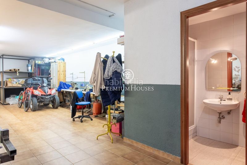 Foto 5f831847-029b-4e56-b307-b1ab4c827e43. Casa adossada amb aparcament a Nucli Urbà Argentona
