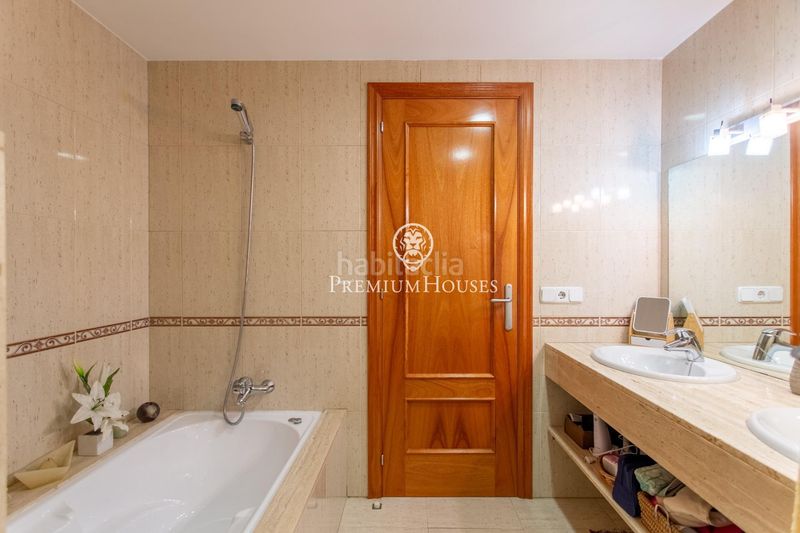 Foto c515b8a8-c9ec-4f06-902d-3df932d5f911. Casa adossada amb aparcament a Nucli Urbà Argentona