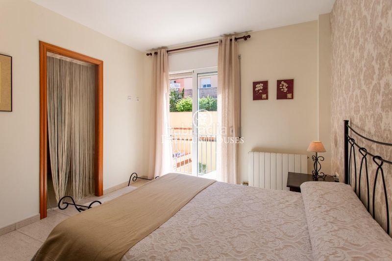 Foto cfa5573c-1720-4378-8e9d-6cd5f8126fa5. Casa adossada amb aparcament a Nucli Urbà Argentona
