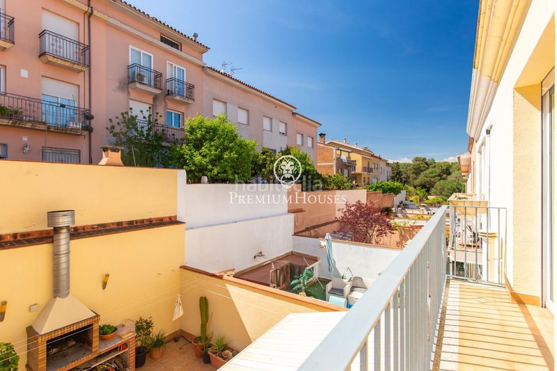 Foto d97978d0-2f49-43d3-8a5d-dfe7f5d5e770. Casa adossada amb aparcament a Nucli Urbà Argentona