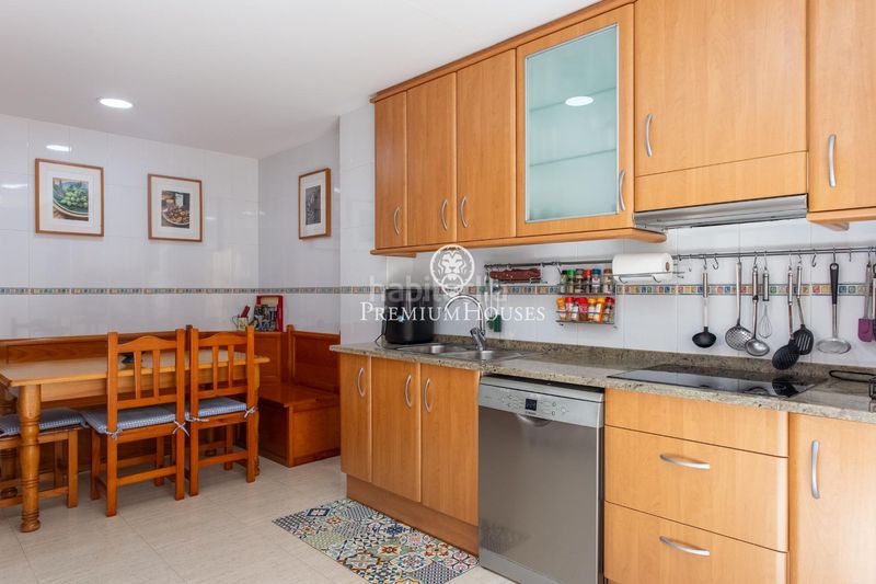Foto de9812f4-9b30-4ff0-8ff5-c842336cdaae. Casa adossada amb aparcament a Nucli Urbà Argentona