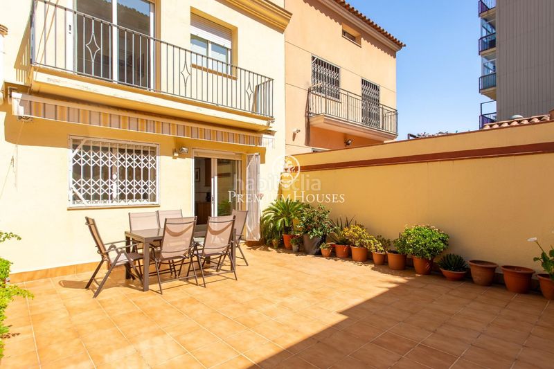 Foto e5337ef5-2dc6-4a7d-a79e-a39281261a95. Casa adossada amb aparcament a Nucli Urbà Argentona