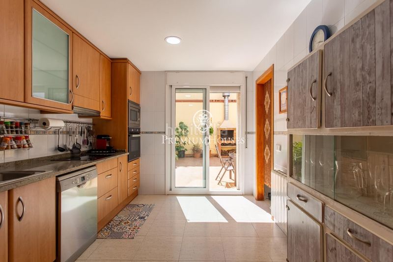 Foto edfedfe1-7091-403b-83e0-4a88cc03e338. Casa adossada amb aparcament a Nucli Urbà Argentona