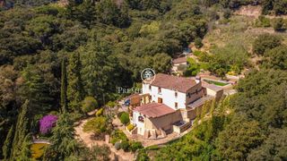 Bauernhof in Arenys de Munt. Masía catalana con mucho encanto en venta en arenys de munt
