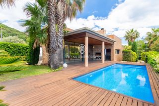 Casa in Nucli Urbà. Propiedad de alto standing con piscina y vistas al mar en argent