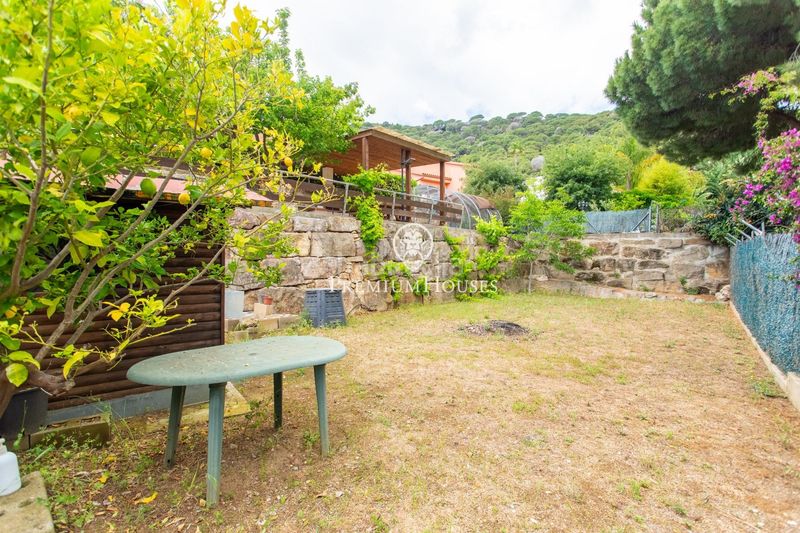 Foto 2f96d180-a5cb-4771-b686-890d17fee177. Casa amb aparcament a Nucli Urbà Argentona