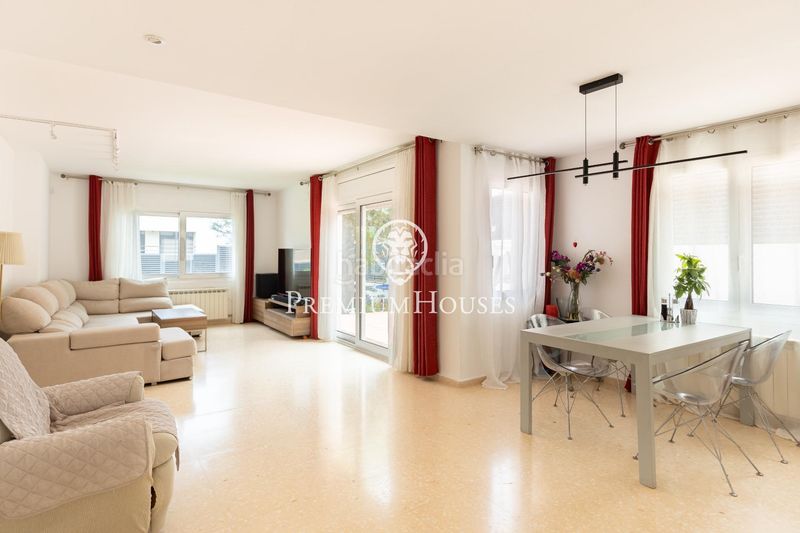 Foto 0633dba5-b800-4168-846c-9bf4cb6c9159. Casa amb aparcament a Alella