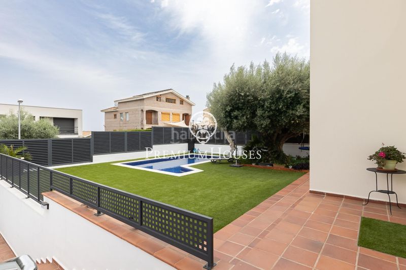 Foto 636f9528-9978-4374-bd2f-a0c9cad403ef. Casa amb aparcament a Alella