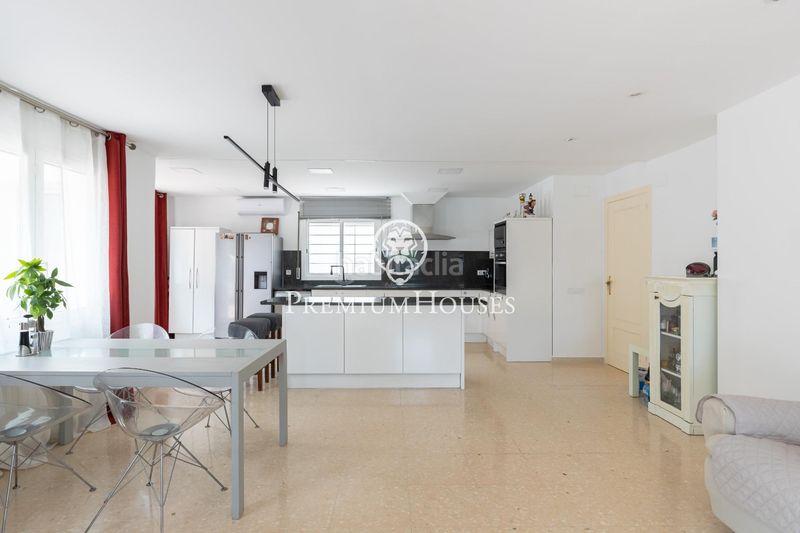 Foto c4a8d2f7-011c-4a1b-9e80-4b0015b2dd4d. Casa amb aparcament a Alella