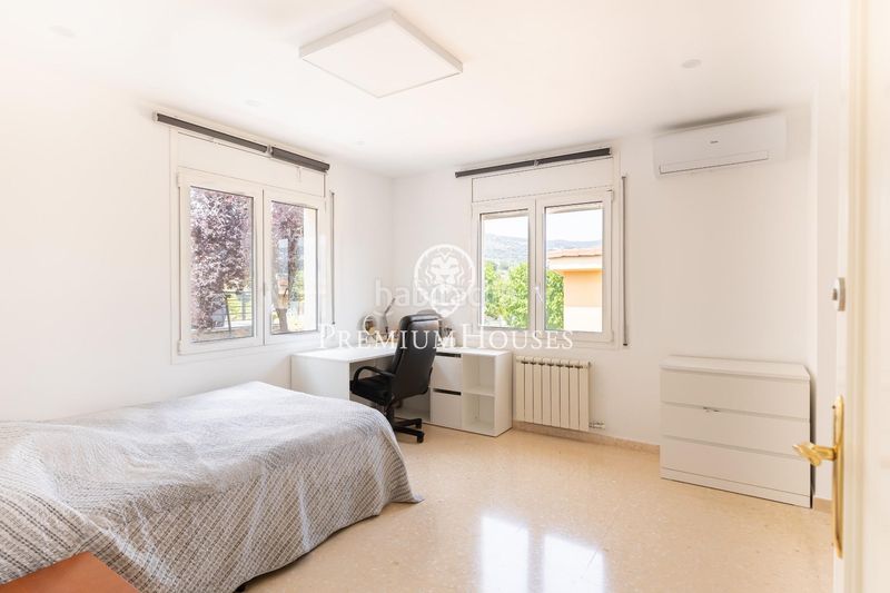 Foto e3d65159-fc34-40e0-9864-3792daa9b88e. Casa amb aparcament a Alella
