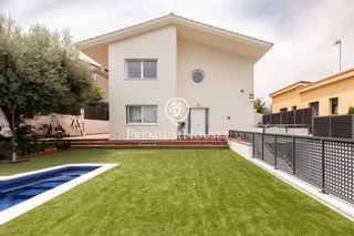 Casa a Alella. Casa en venta en alella en la serreta