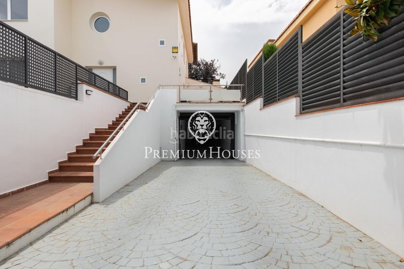 Foto f0d0db77-37e0-466f-af60-bed9a5bc2d4a. Casa amb aparcament a Alella