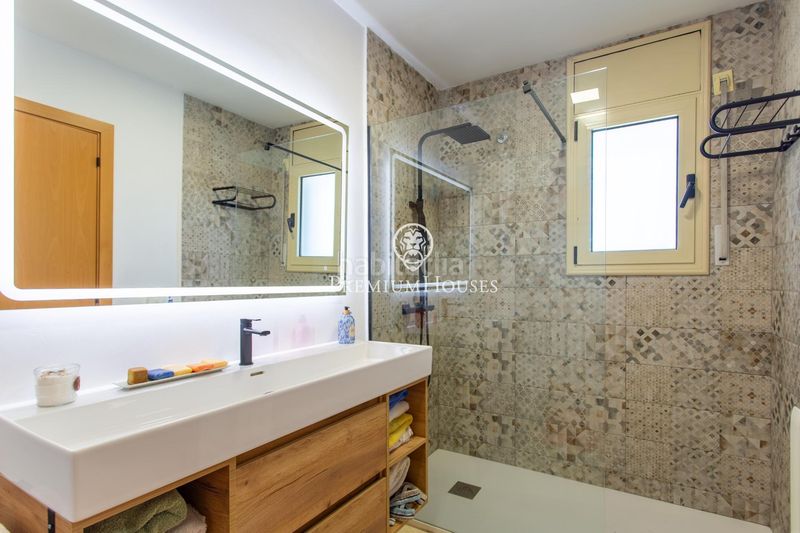 Foto b789f5d1-0c39-45d5-b6f6-4db458a06fd5. Semi detached house with heating parking pool in Vallromanes