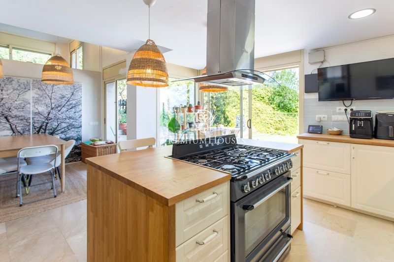 Foto c9bf357d-7310-40b0-8ecd-d95bb9b91bf2. Semi detached house with heating parking pool in Vallromanes